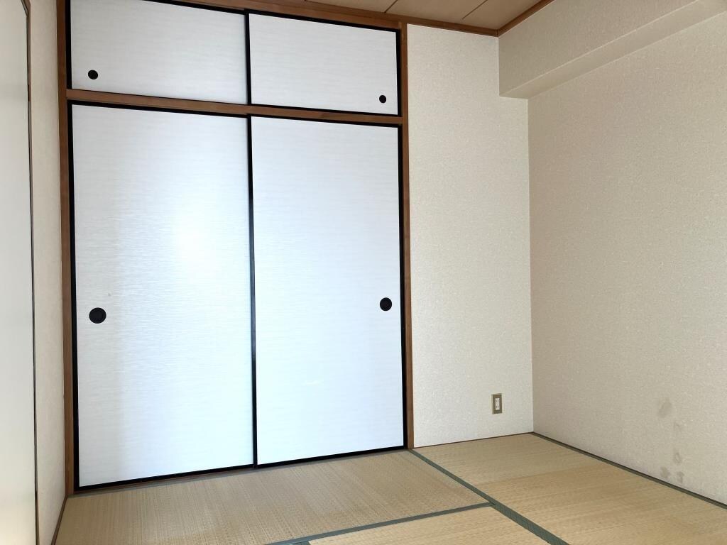 物件内観写真7　(反転タイプの別室写真です。)