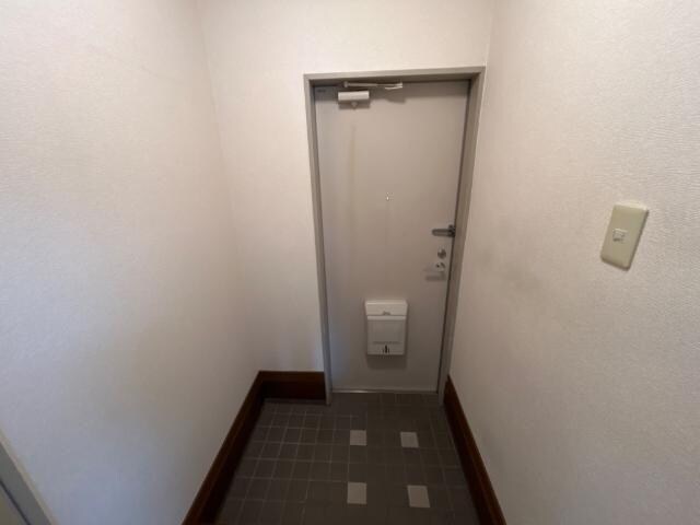 物件内観写真3　(玄関)