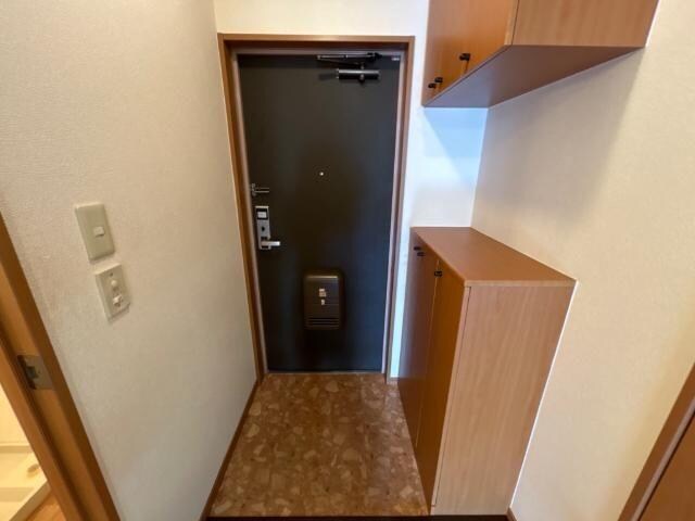 物件内観写真3　(玄関)