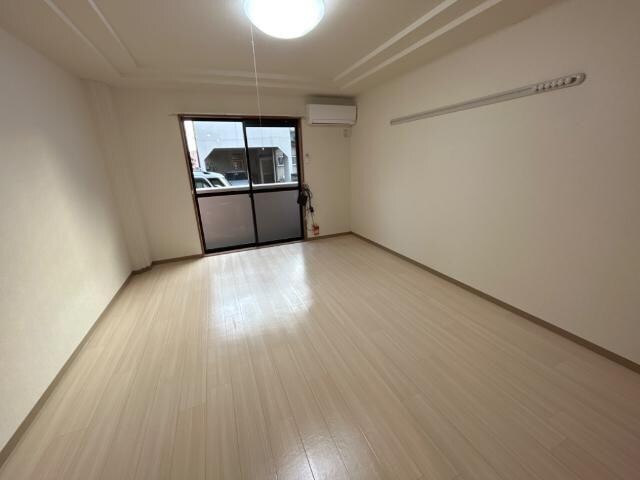 物件内観写真4　(洋室)