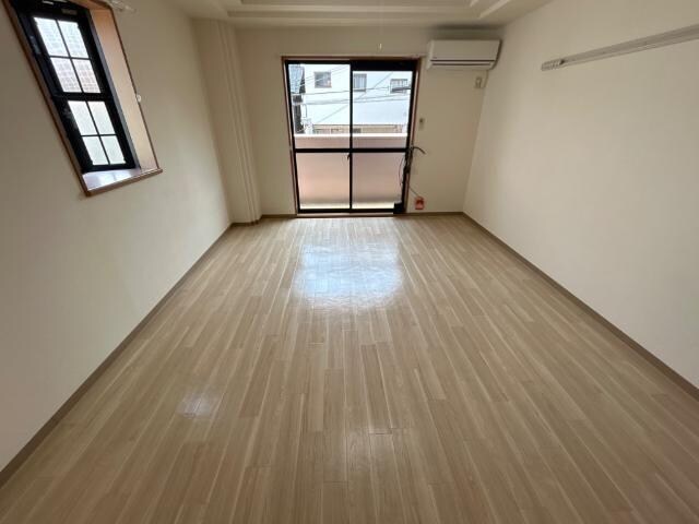 物件内観写真4　(洋室)