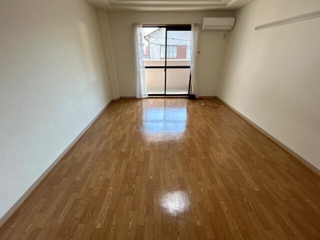 物件内観写真4　(洋室)