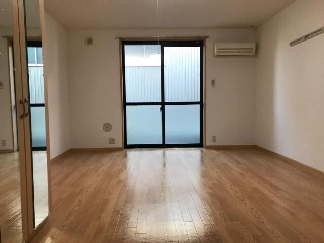 物件内観写真11　(雨の日も便利な浴室乾燥)