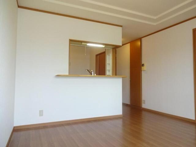 物件内観写真2　(リビング)