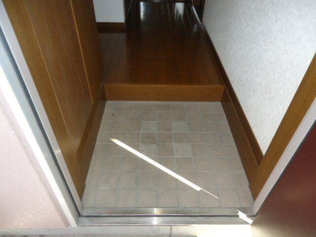 物件内観写真3　(玄関)