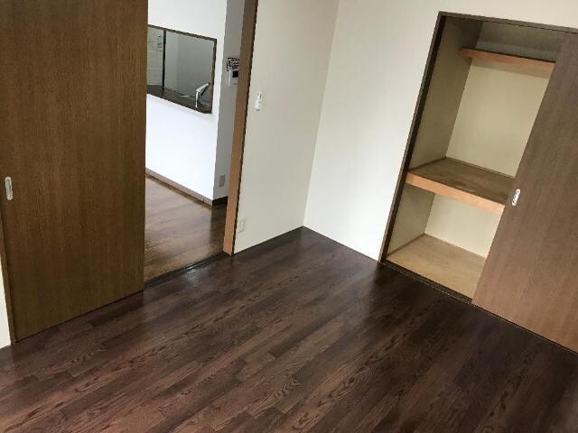 物件内観写真7　(和室から切り替えた６帖洋室)