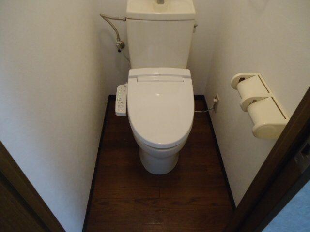 物件内観写真7　(シャワー付トイレ)