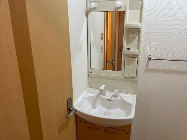 物件内観写真8　(洗面)