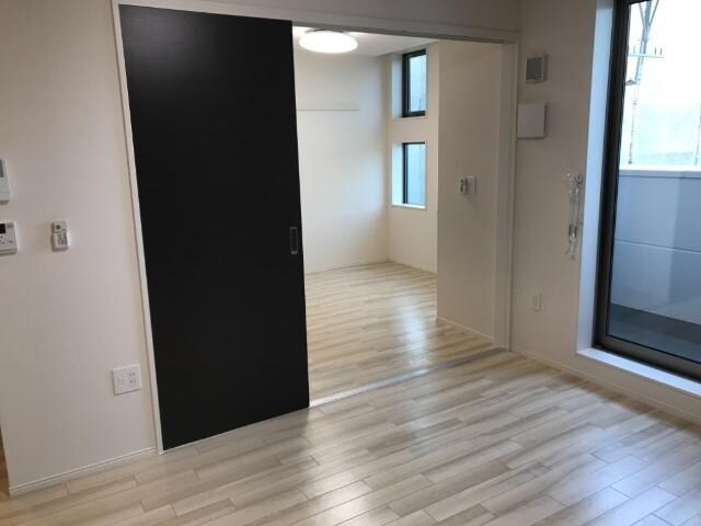 物件内観写真4　(リビング)