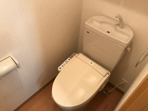 トイレ(冬も暖かい温水便座付き)