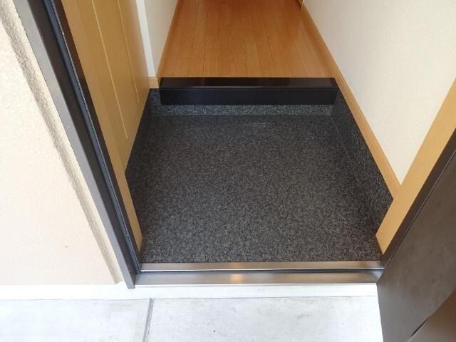 物件内観写真2　(玄関)