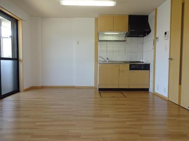 物件内観写真3　(リビング)