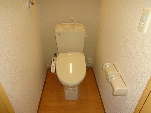 物件内観写真6　(シャワー付トイレ)