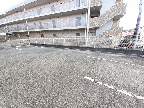 駐車場・駐輪場