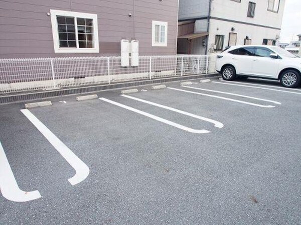 駐車場・駐輪場