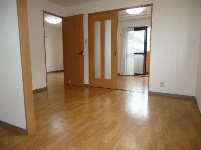 物件内観写真4　(リビング)