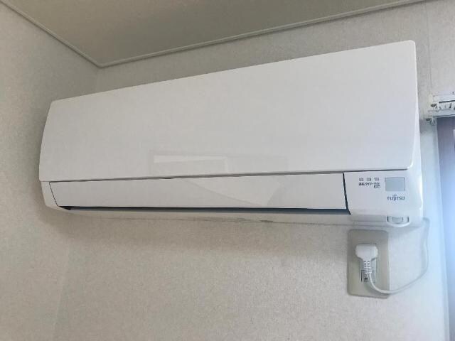 物件内観写真10　(洋室収納)