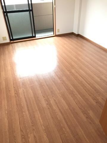 物件内観写真4　(洋室)