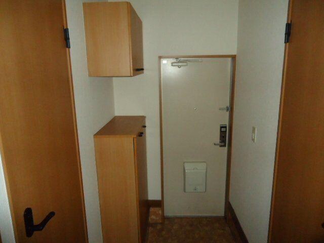 物件内観写真5　(玄関)