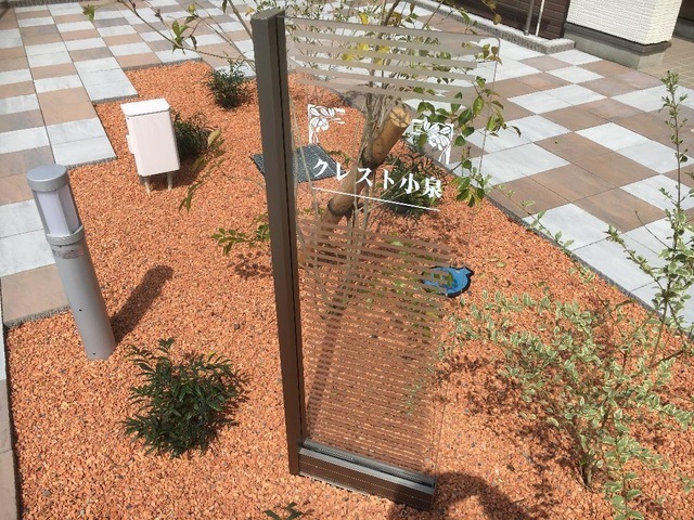 クレスト小泉