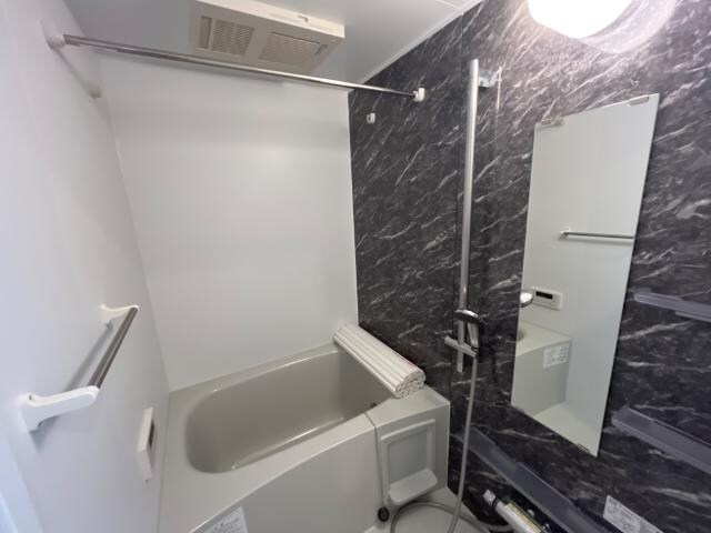 物件内観写真7　(ユニットバス)