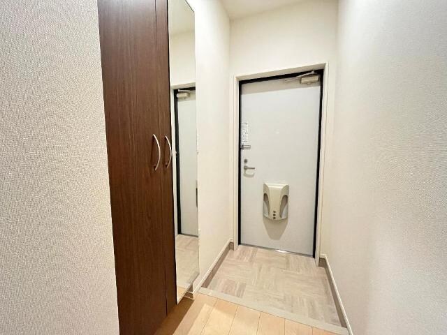 物件内観写真9　(玄関)