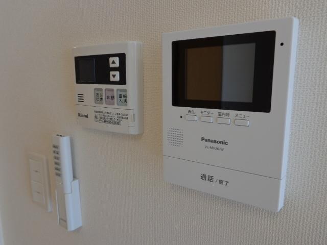 物件内観写真4　(カメラ付インターホン)