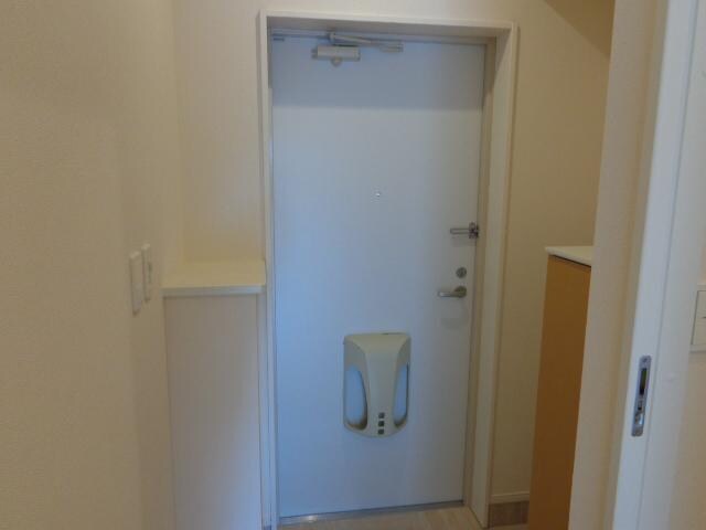 物件内観写真9　(玄関)