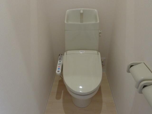 物件内観写真11　(シャワー付トイレ)