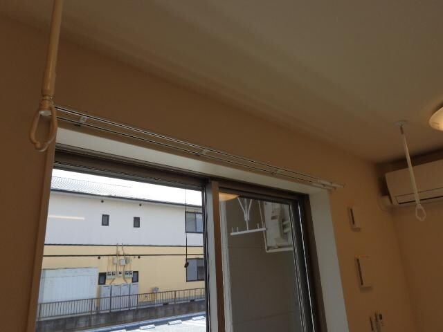 物件内観写真20　(室内物干し)