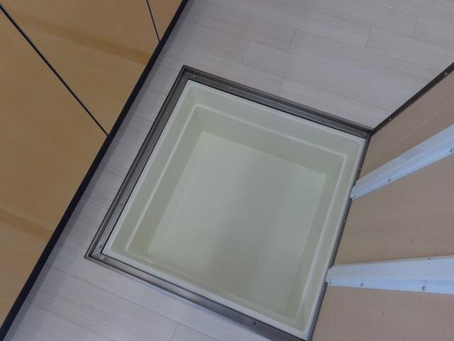 物件内観写真21　(床下収納)