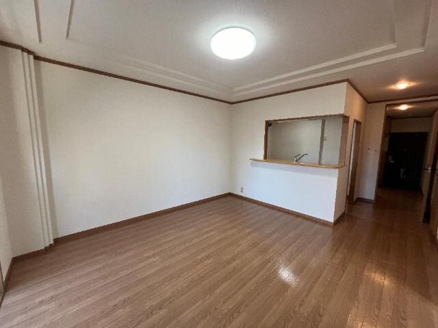 物件内観写真6　(リビング)