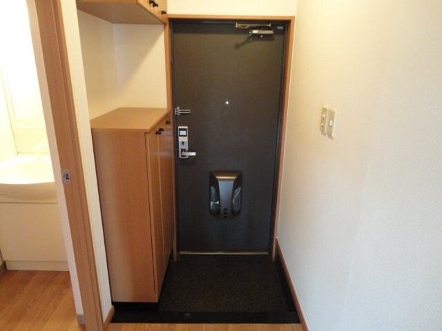 物件内観写真9　(玄関)