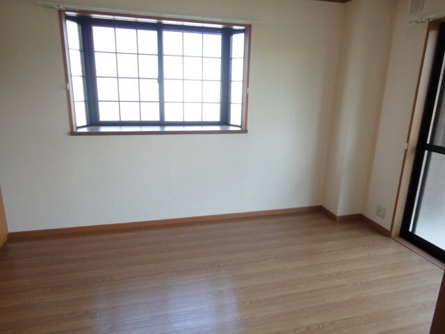 物件内観写真21　(南側洋室)