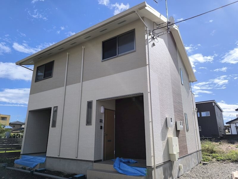 物件外観写真1　(（建築中画像）)