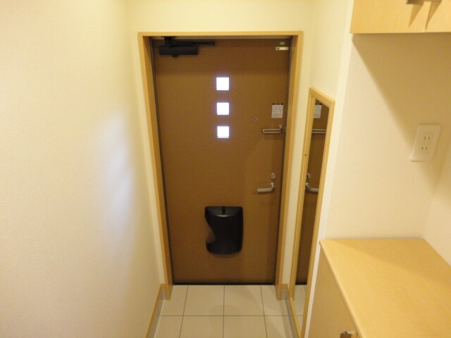 物件内観写真9　(玄関)