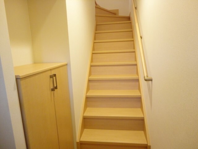 物件内観写真19　(階段)