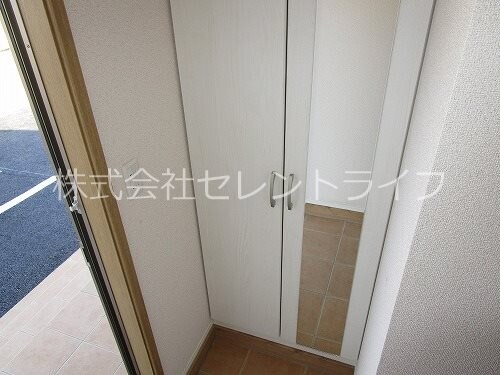物件内観写真22　(姿見付きシューズボックス)