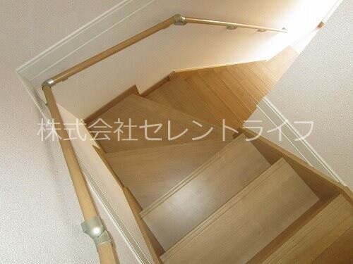 物件内観写真24　(室内階段)
