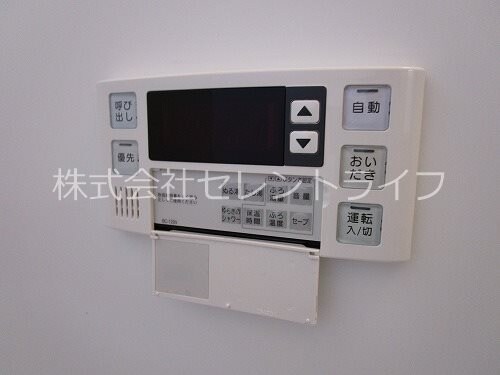 物件内観写真30　(浴室側追炊き機能付き給湯スイッチ)