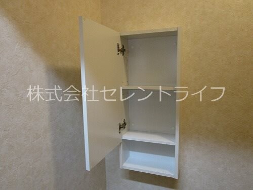 物件内観写真31　(トイレ収納あり)