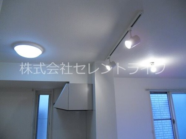 その他設備(キッチン：スポットライト付き)