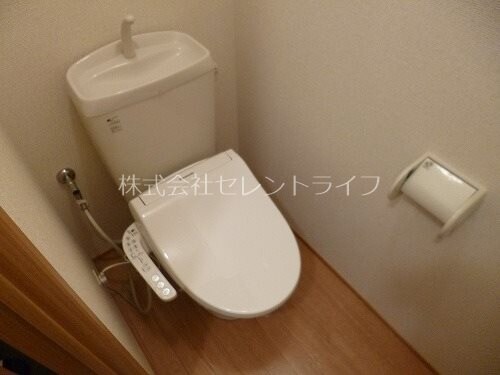 物件内観写真11　(温水洗浄暖房便座機能トイレ)