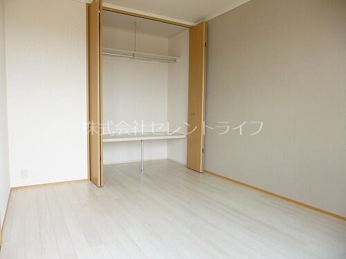 物件内観写真15　(南側洋室)