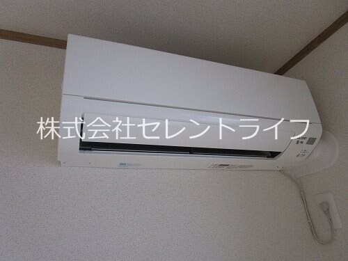 物件内観写真2　(リビング エアコン)