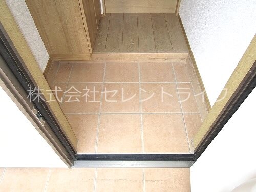 物件内観写真9　(玄関)