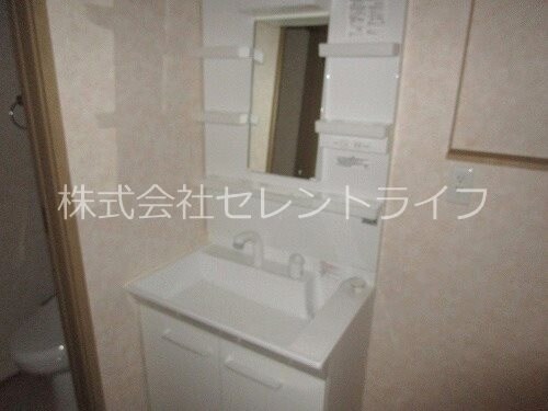 物件内観写真14　(シャワー付き洗面化粧台)