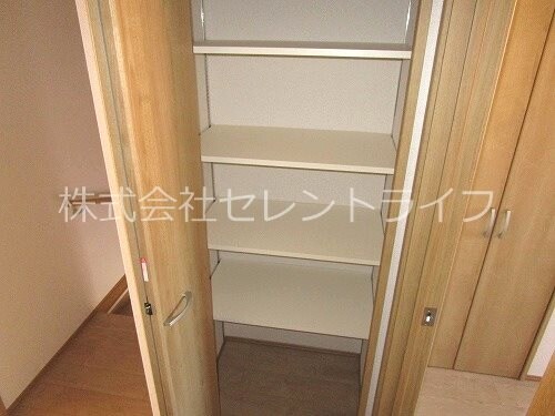 物件内観写真31　(廊下収納)