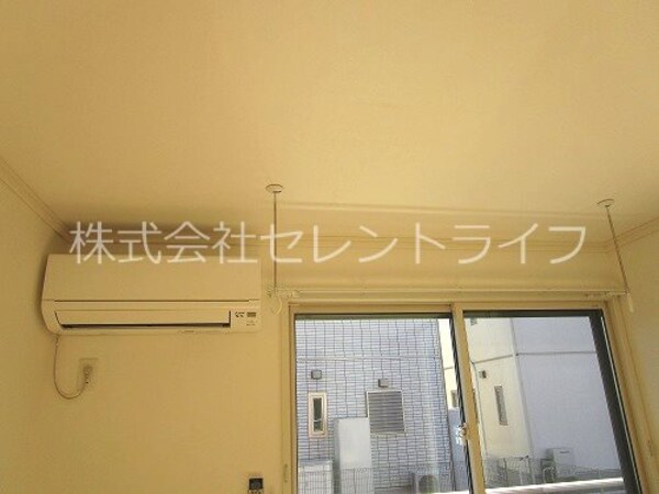 その他設備(洋室エアコン・室内物干し)