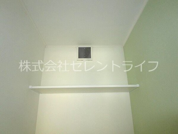 トイレ(トイレ内収納棚)